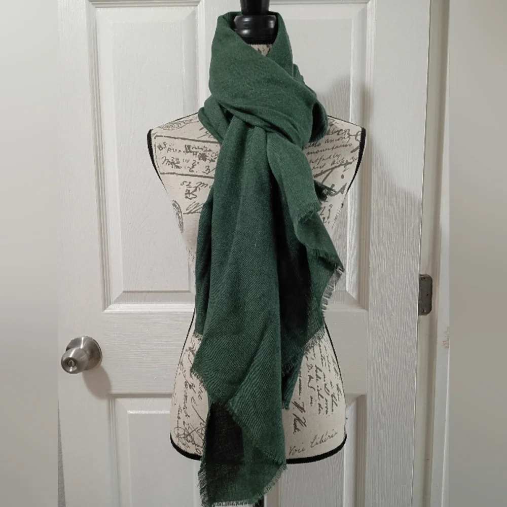 LC Lauren Conrad Green Knit Scarf / Wrap